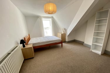 7 bed house, Radnor Street, City Centre, Plymouth, PL48DR - Image 2